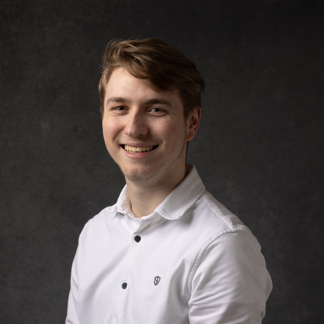 Een portretfoto van Tycho, IT specialist bij Support IT.
